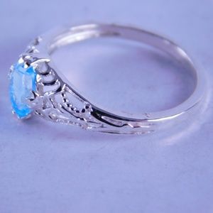 628813 Ring Sterling Silver, 1 carat sky blu topaz
